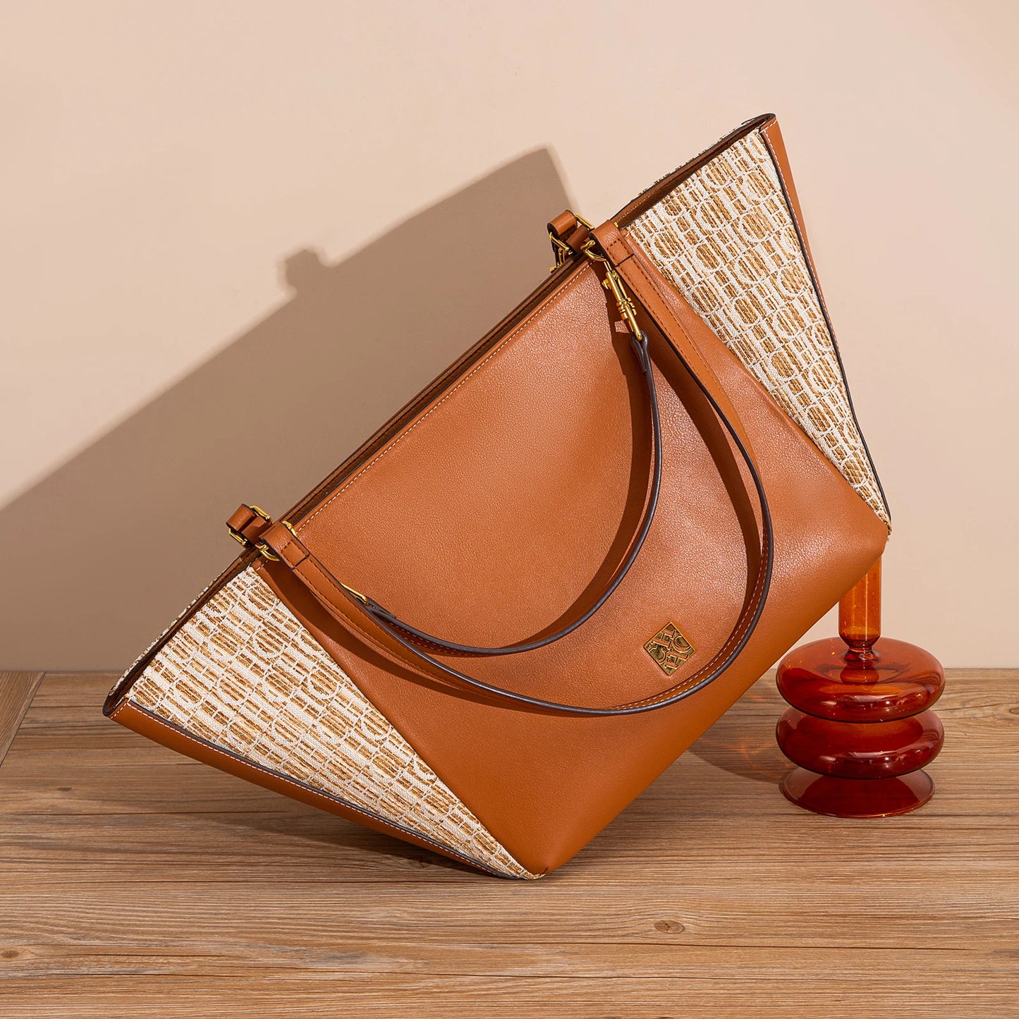 Fashion Classic Women's New Large Capacity Bag Letter Business Commuting Style Women's Tote Bag