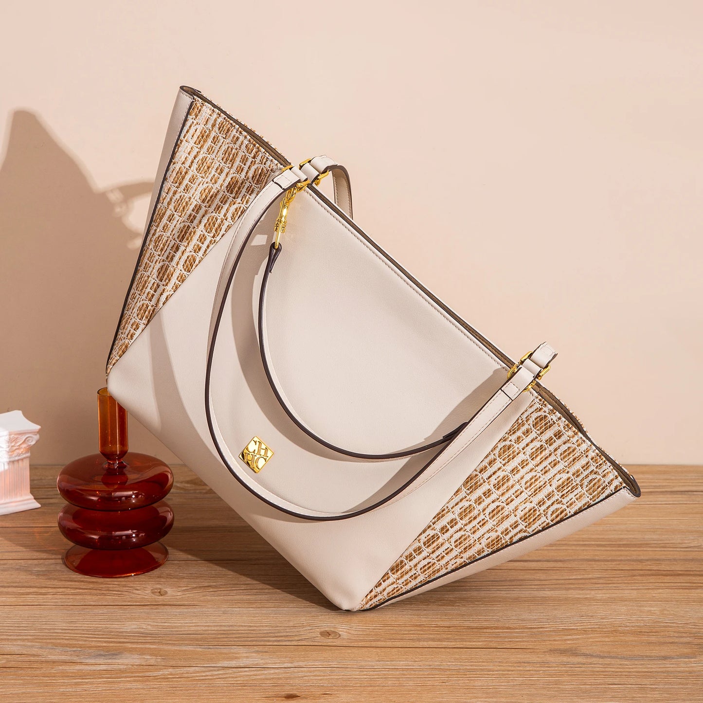 Fashion Classic Women's New Large Capacity Bag Letter Business Commuting Style Women's Tote Bag