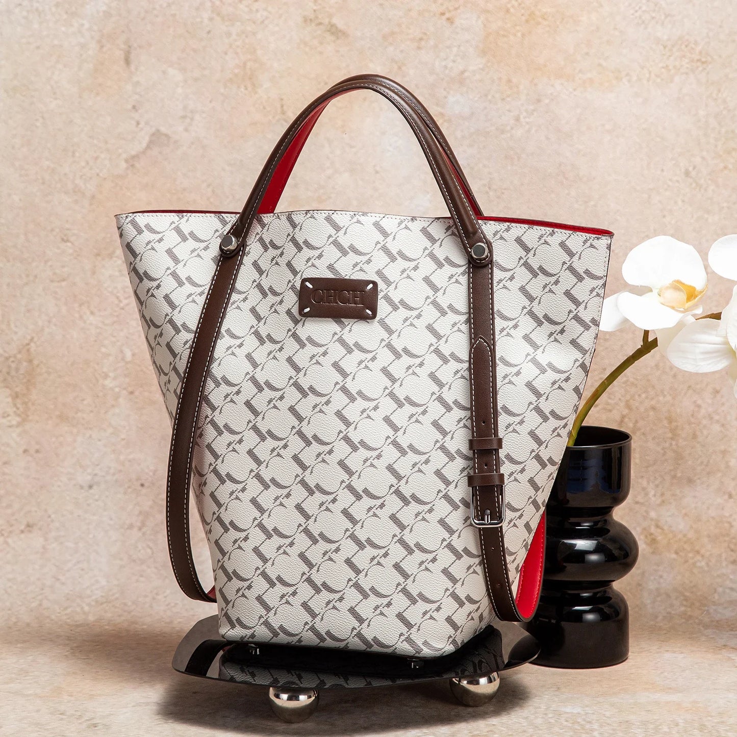 Adjustable Straps Textured Craftsmanship Meets Everyday Durability Elevate Urban Minimalism With Dual-Tone Leather Tote
