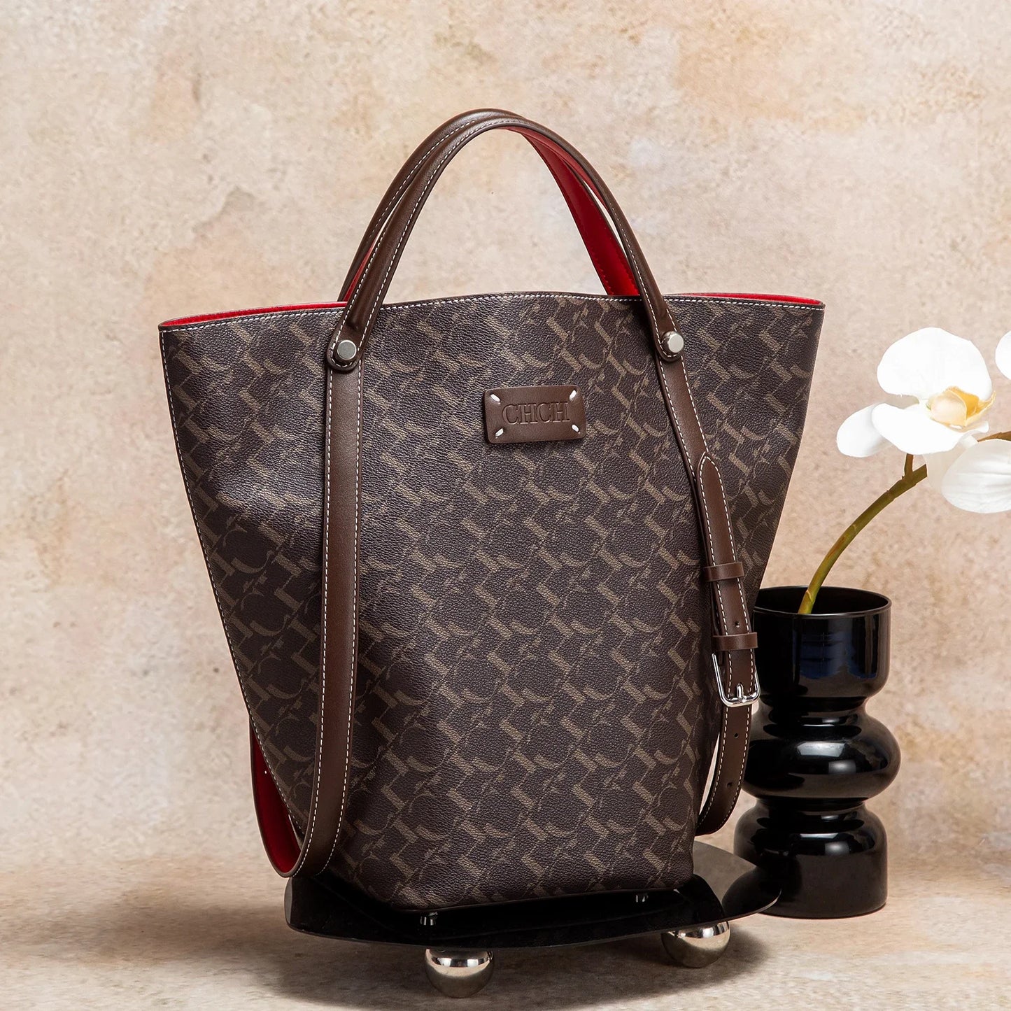 Adjustable Straps Textured Craftsmanship Meets Everyday Durability Elevate Urban Minimalism With Dual-Tone Leather Tote