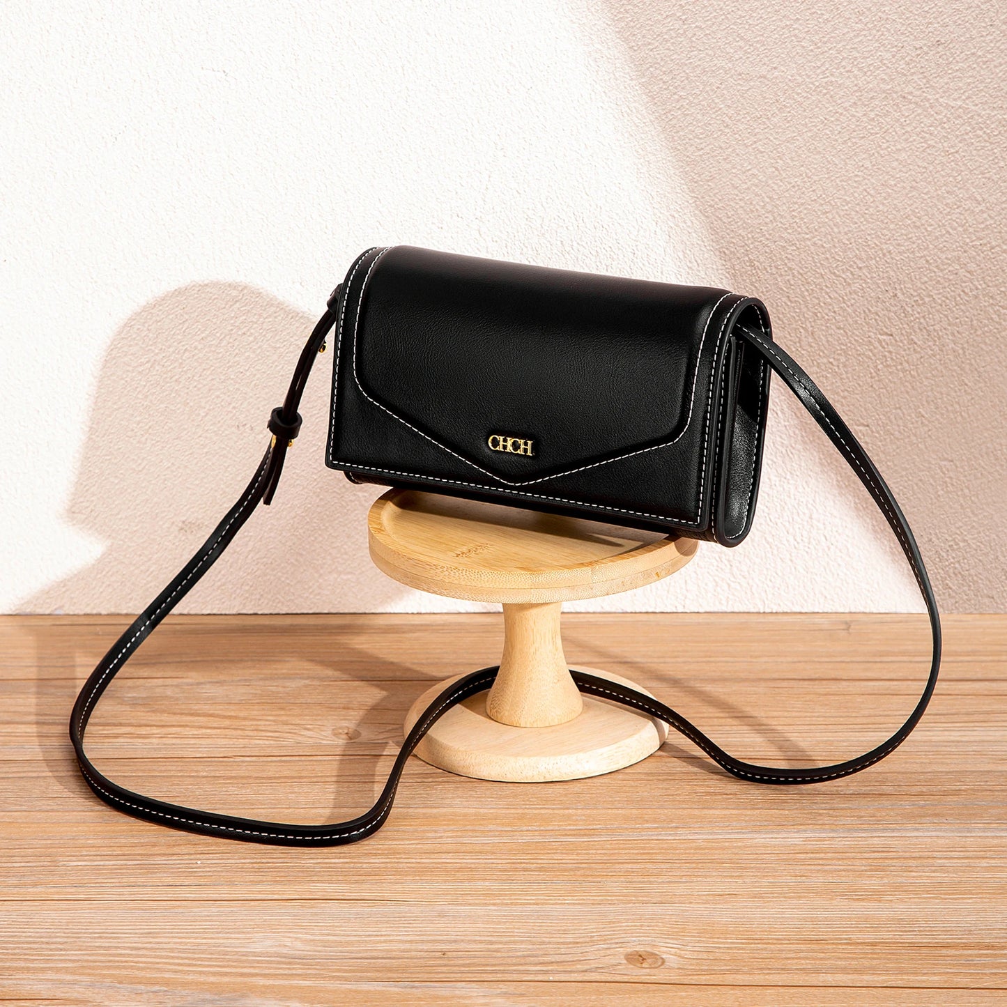 Classic Women's 2025 Autumn Solid Color Simple New Single Shoulder Crossbody Bag Magnetic Buckle Folding Small Square Bag