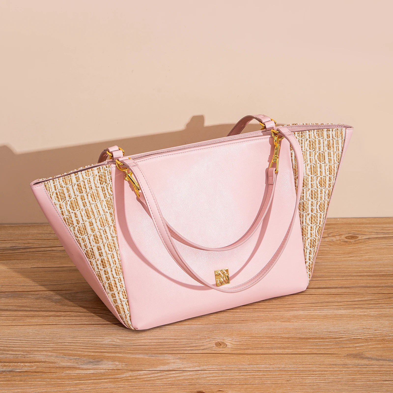 Fashion Classic Women's New Large Capacity Bag Letter Business Commuting Style Women's Tote Bag