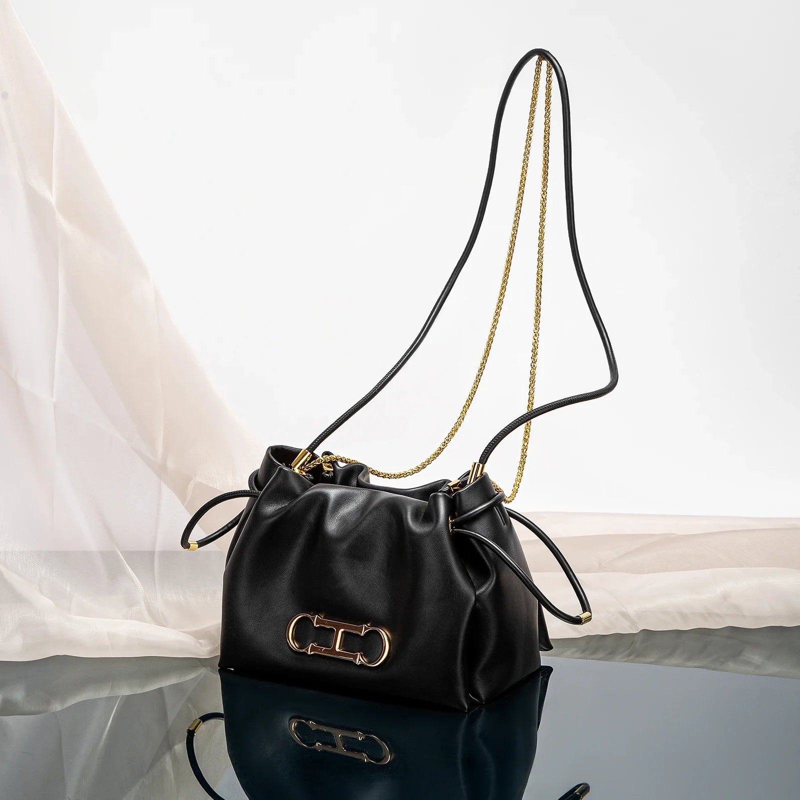 Solid Color Retro Style Women's Shoulder Bag Classic Fashion Women's New Drawstring Design Shoulder Bag