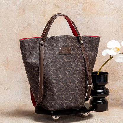 Adjustable Straps Textured Craftsmanship Meets Everyday Durability Elevate Urban Minimalism With Dual-Tone Leather Tote