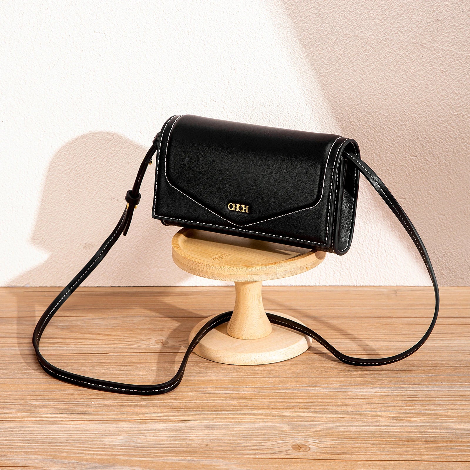 Classic Women's 2025 Autumn Solid Color Simple New Single Shoulder Crossbody Bag Magnetic Buckle Folding Small Square Bag